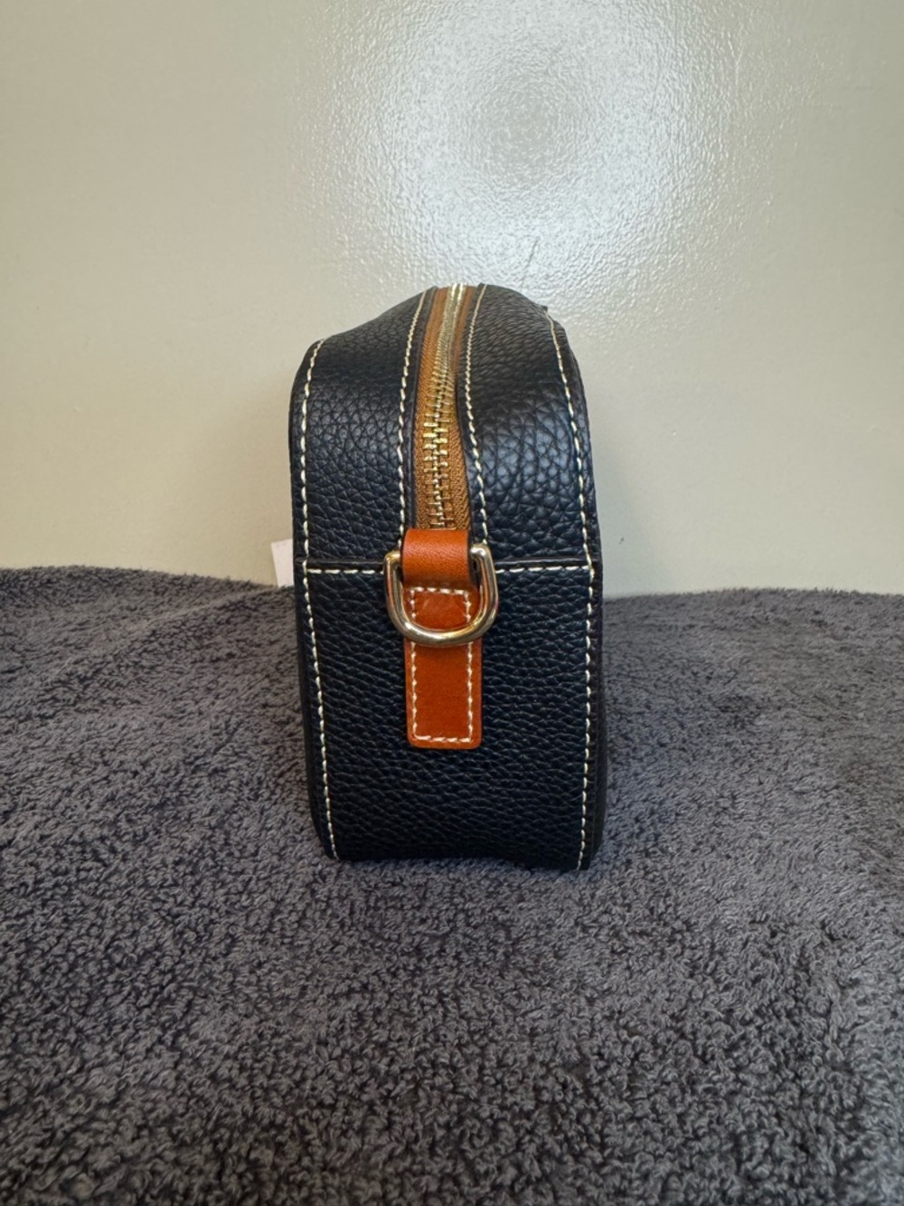 Dooney & Bourke Black Pebble Grain Camera Zip Crossbody - Picture 3 of 9